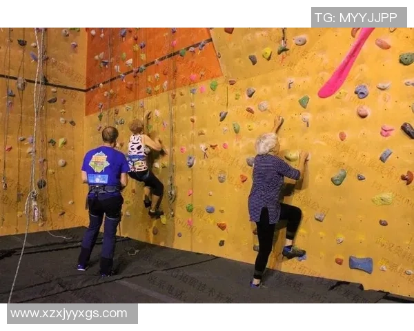 攀岩深度解析北京攀岩队的防守策略与训练方法探秘 攀岩深度解析北京攀岩队的防守策略与训练方法探秘